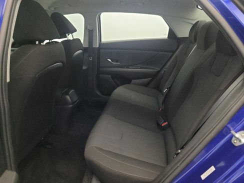 Used 2021 Hyundai Elantra SE FWD image 18