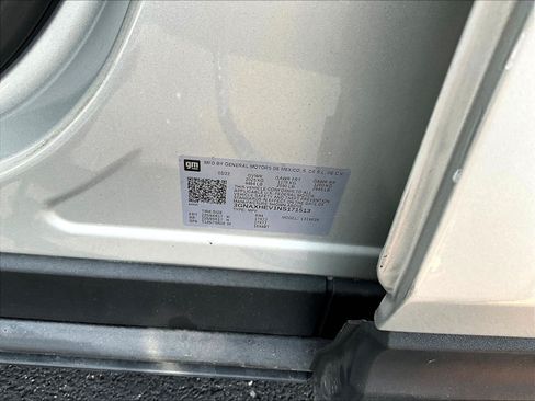 Used 2022 Chevrolet Equinox LS w/ LPO, Floor Liner Package FWD image 4