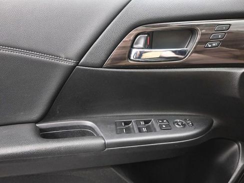 Used 2017 Honda Accord EX-L image 25