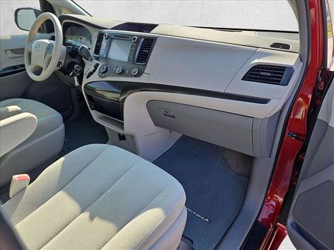 Used 2011 Toyota Sienna FWD image 22