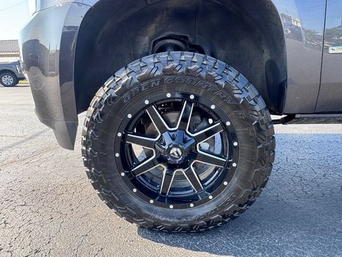 Used 2018 GMC Yukon Denali AWD/4WD image 10