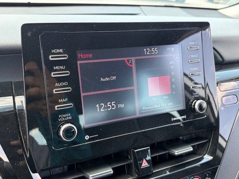 Used 2023 Toyota Camry SE FWD image 9