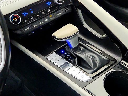 Used 2023 Hyundai Elantra Limited FWD image 17