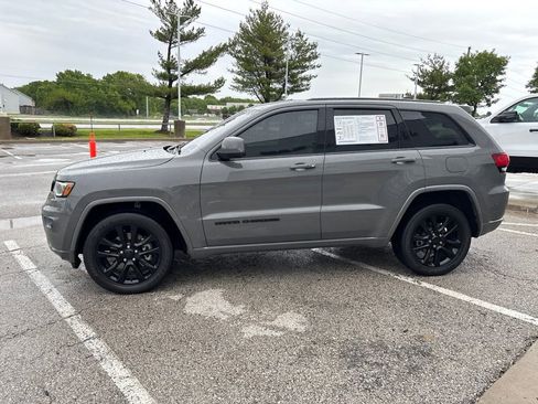 Used 2021 Jeep Grand Cherokee Laredo X AWD/4WD image 16