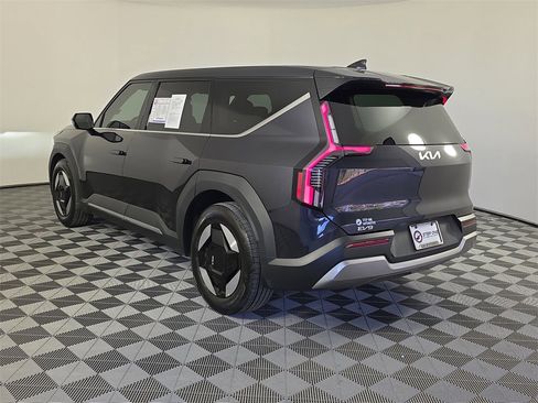 Used 2026 Kia EV9 Light image 7