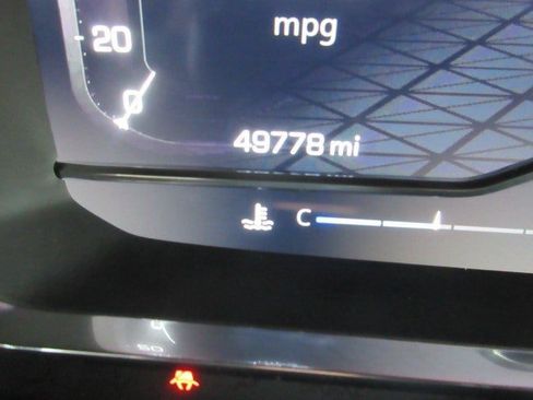 Used 2024 GMC Yukon XL AT4 w/ Technology Package AWD/4WD image 25