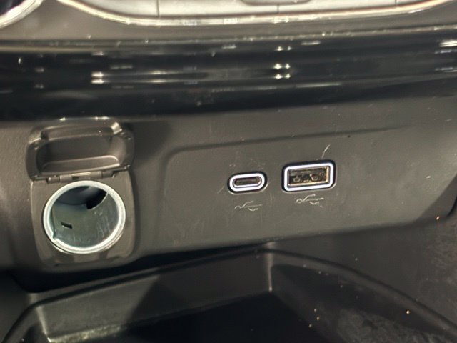Used 2025 Chevrolet Trax LT w/ Sunroof Package FWD image 30