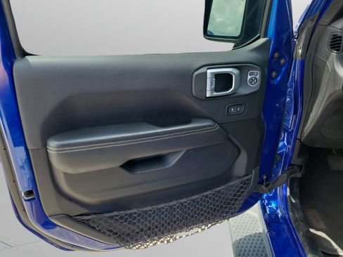 Used 2020 Jeep Wrangler Unlimited Sahara w/ Uconnect 4C Nav & Sound Group AWD/4WD image 16
