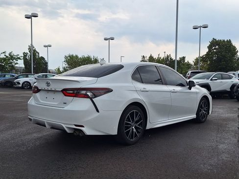 Used 2023 Toyota Camry SE FWD image 3