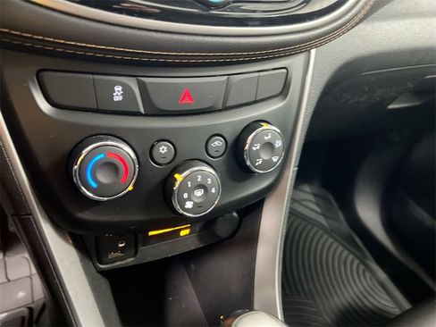 Used 2021 Chevrolet Trax LT image 15