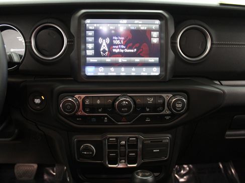 Used 2023 Jeep Wrangler Unlimited Sahara w/ Cold Weather Group image 38