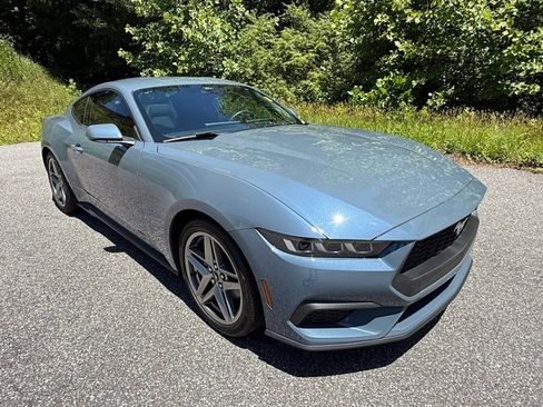 Used 2024 Ford Mustang Coupe RWD image 4