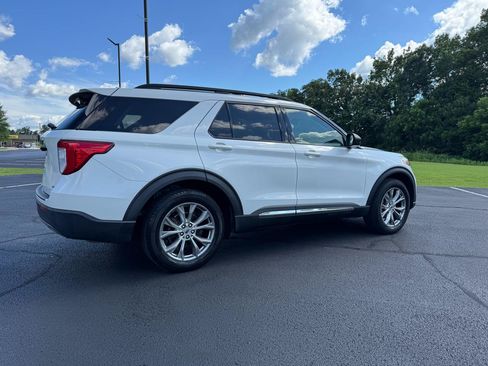 Used 2020 Ford Explorer XLT w/ Equipment Group 202A AWD/4WD image 4