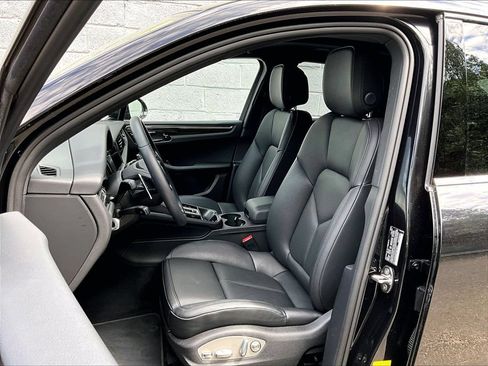 Used 2026 Porsche Macan AWD/4WD image 5