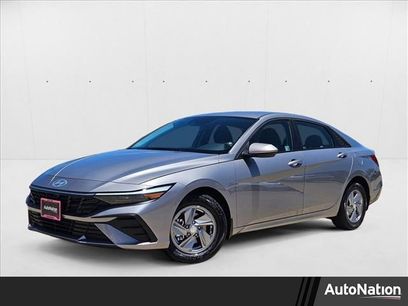 New 2025 Hyundai Elantra SE
