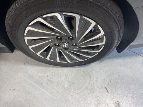 New 2025 Hyundai Sonata Limited image 33