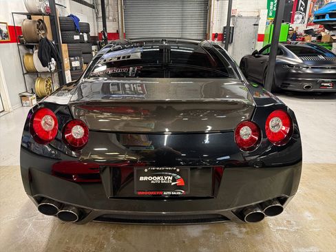 Used 2012 Nissan GT-R Premium image 7
