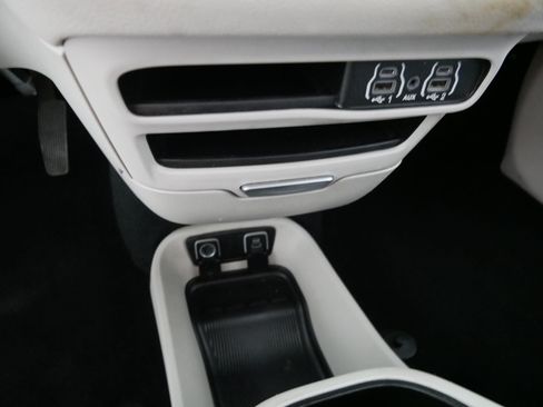 Used 2021 Chrysler Pacifica Touring-L FWD image 29