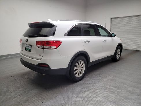 Used 2017 Kia Sorento LX w/ LX Convenience Package FWD image 9