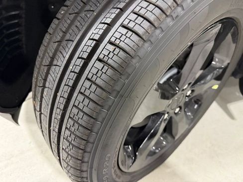 New 2025 Jeep Grand Cherokee Limited w/ Black Appearance Package image 5