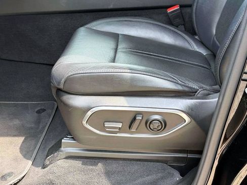 Certified 2024 Jeep Wagoneer Series II w/ Flexible Seating Group AWD/4WD image 14