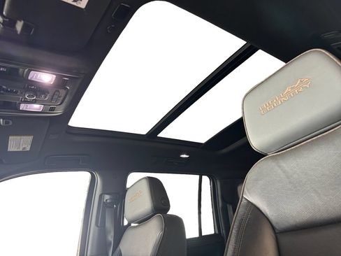 Used 2024 Chevrolet Suburban High Country AWD/4WD image 12