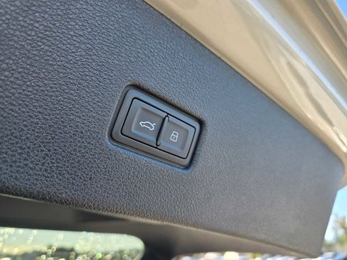Used 2021 Audi Q8 Prestige w/ Prestige Package image 18