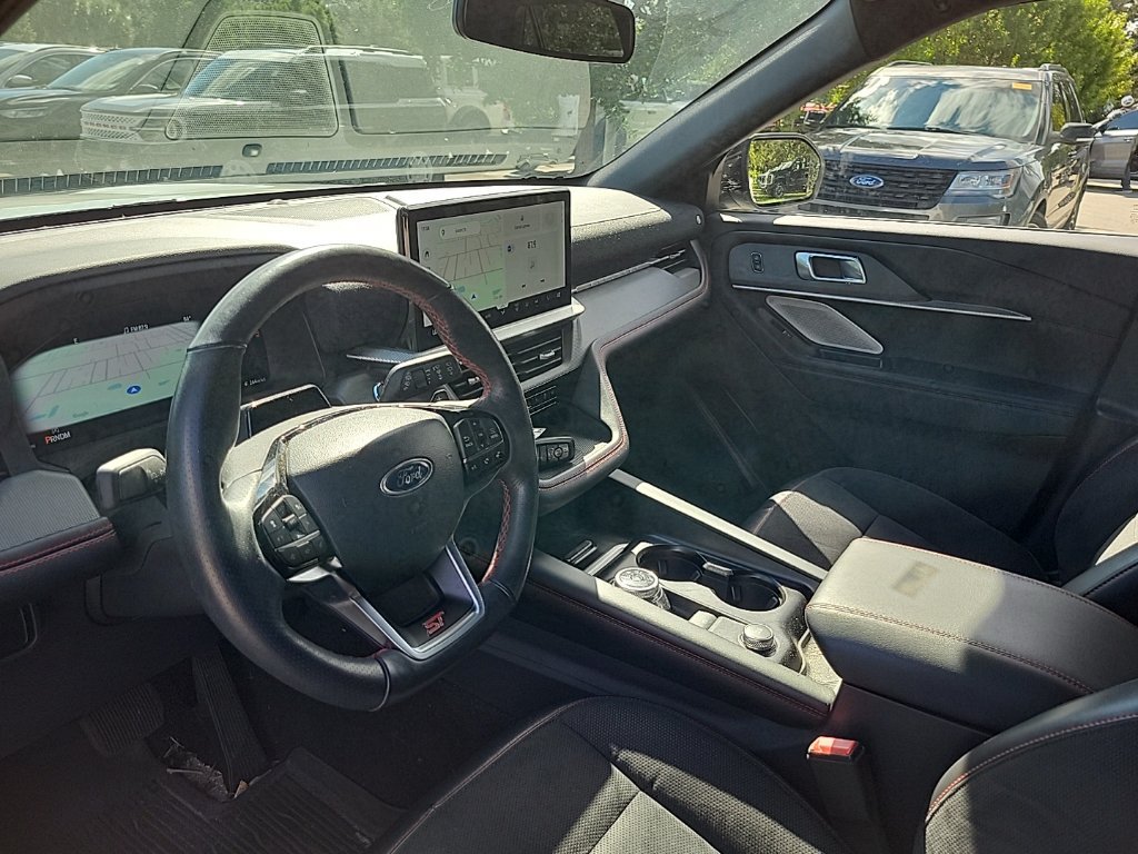 Used 2025 Ford Explorer ST RWD image 9