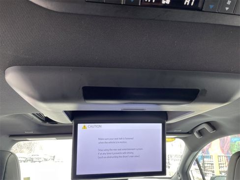 Used 2025 Toyota Sienna XSE image 23