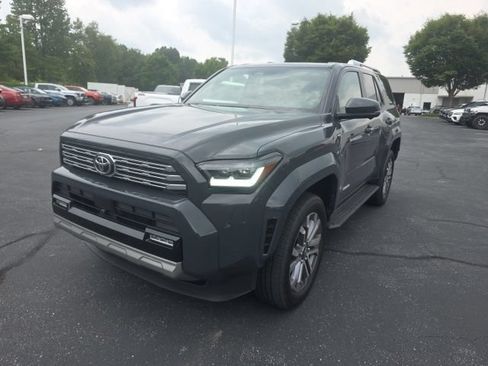 Used 2026 Toyota 4Runner SR5 AWD/4WD image 4