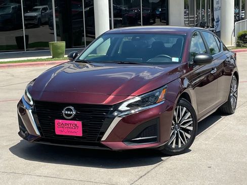 Used 2024 Nissan Altima 2.5 SV FWD image 10