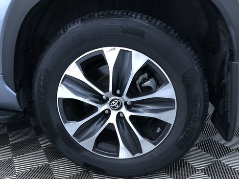 Certified 2021 Toyota Highlander XLE AWD/4WD image 16