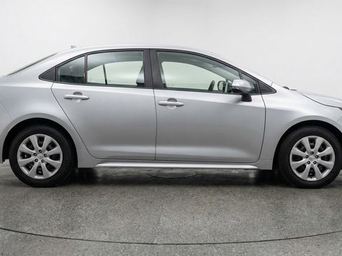 Used 2025 Toyota Corolla LE image 11