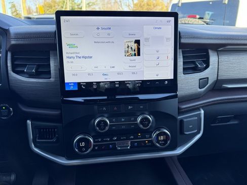 Used 2024 Ford Expedition Limited image 19