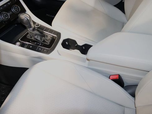 Used 2019 Volkswagen Jetta SE w/ Cold Weather Package image 31