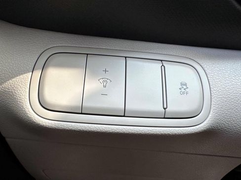 Used 2024 Hyundai Venue SEL FWD image 16