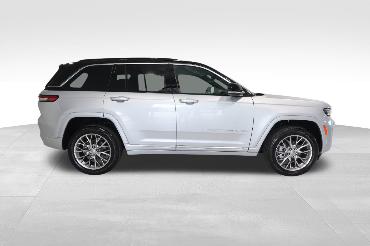 Used 2025 Jeep Grand Cherokee Summit w/ Adv Protech Group IV AWD/4WD image 5