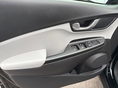 Used 2023 Hyundai Kona SEL w/ Convenience Package image 9