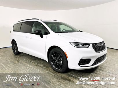 New 2026 Chrysler Pacifica Limited w/ S Appearance Package