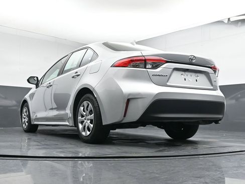 Used 2023 Toyota Corolla LE image 21