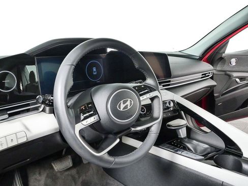 Used 2024 Hyundai Elantra Limited FWD image 4