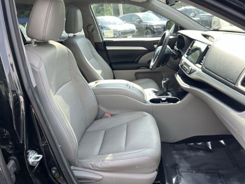 Used 2016 Toyota Highlander XLE AWD/4WD image 27
