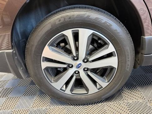 Used 2019 Subaru Outback 3.6R Limited AWD/4WD image 43