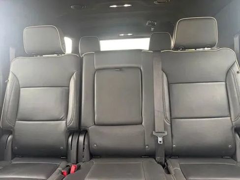 Used 2024 Chevrolet Suburban Premier AWD/4WD image 18