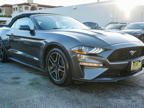 Used 2020 Ford Mustang Premium image 3