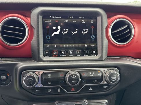 Used 2022 Jeep Wrangler Rubicon AWD/4WD image 30