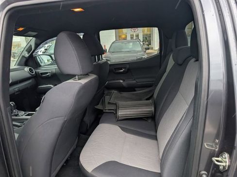 Used 2020 Toyota Tacoma TRD Sport AWD/4WD image 10