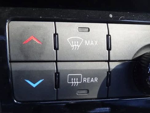 Used 2024 Jeep Compass Latitude image 30