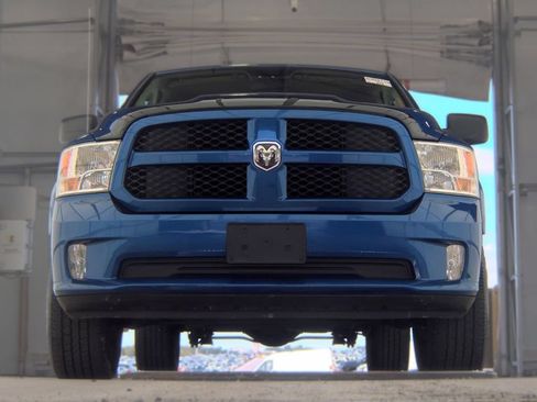 Used 2017 RAM 1500 Express AWD/4WD image 3