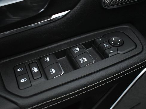 New 2026 RAM 1500 Laramie AWD/4WD image 15